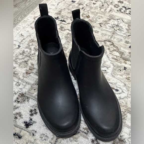 Madewell Shoes - Madewell Black Chelsea Rain Boots